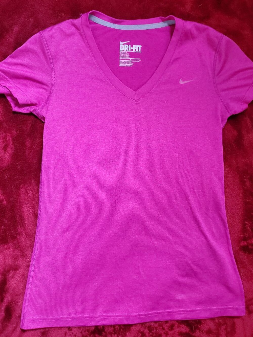 Nike DriFit V-Neck Regular Fit Pink T-Shirt Women's Small NWOT